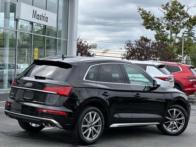 Photo of 2022 Mythos Black Metallic Audi SQ5