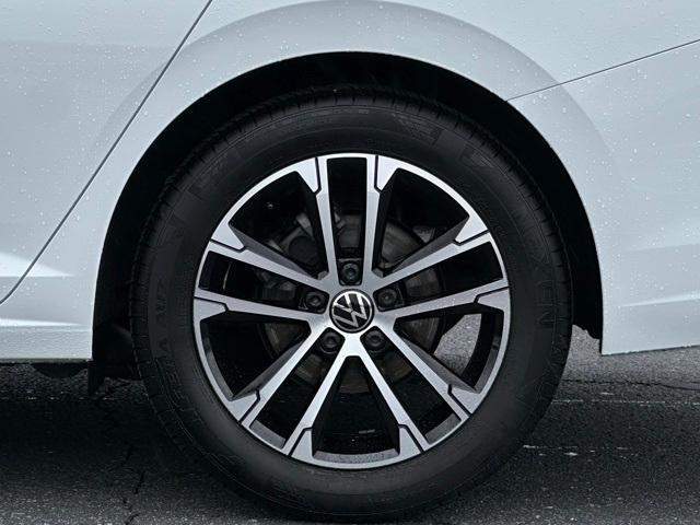 Photo of 2025 Pure White Volkswagen Jetta