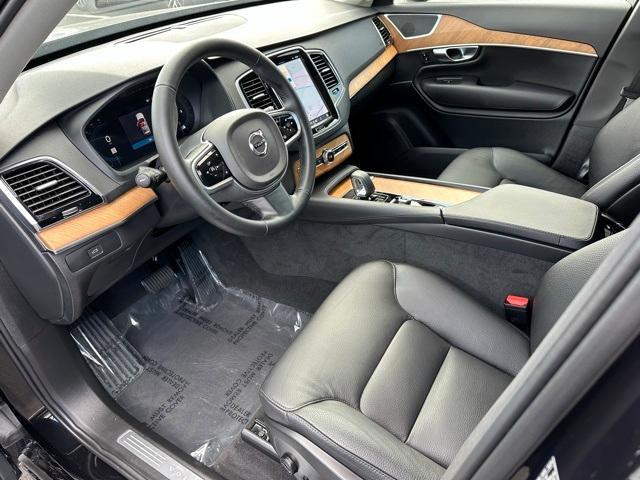 Photo of 2025 Onyx Black Metallic Volvo XC90