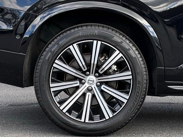 Photo of 2025 Onyx Black Metallic Volvo XC90