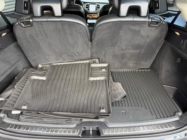Photo of 2025 Onyx Black Metallic Volvo XC90