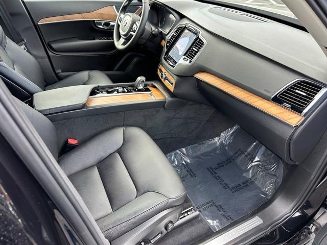Photo of 2025 Onyx Black Metallic Volvo XC90