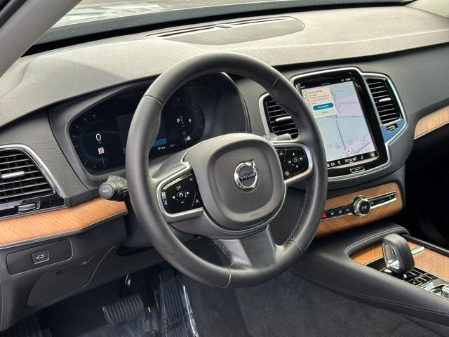 Photo of 2025 Onyx Black Metallic Volvo XC90