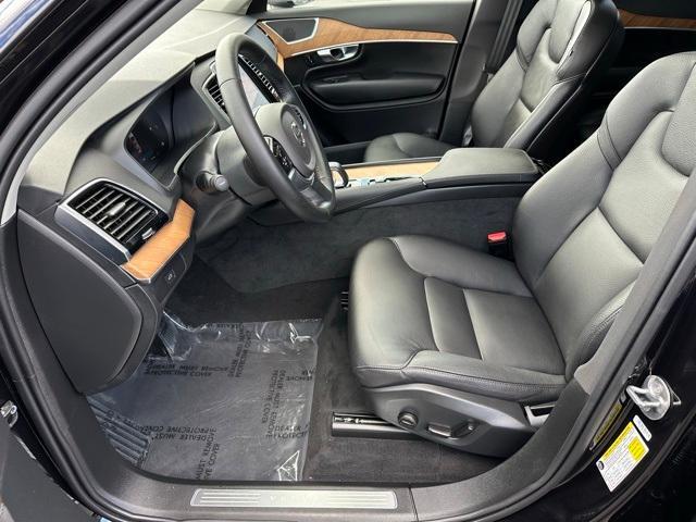 Photo of 2025 Onyx Black Metallic Volvo XC90