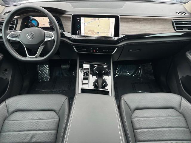 Photo of 2024 Silver Bird Metallic Volkswagen Atlas