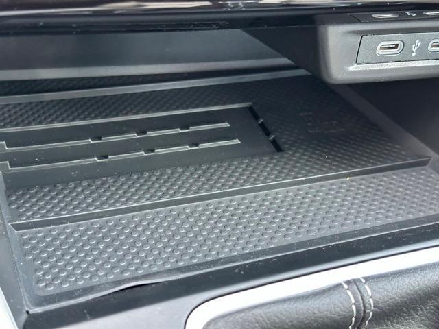 Photo of 2025 Deep Black Pearl Effect Volkswagen Jetta