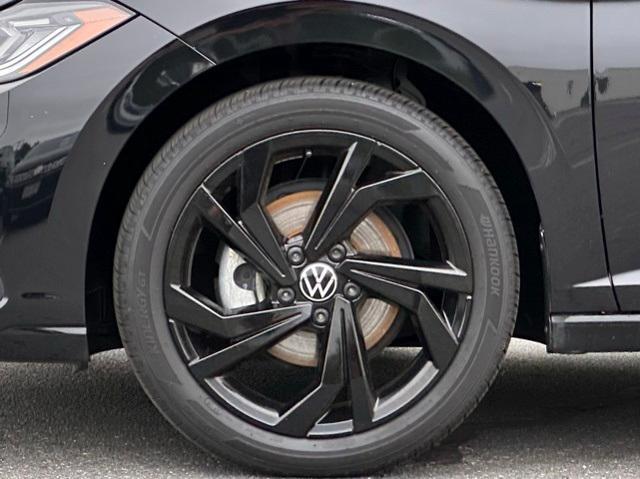 Photo of 2025 Deep Black Pearl Effect Volkswagen Jetta