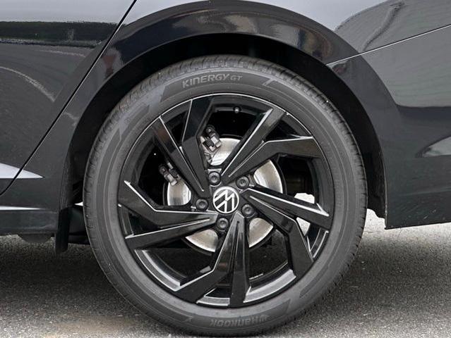 Photo of 2025 Deep Black Pearl Effect Volkswagen Jetta