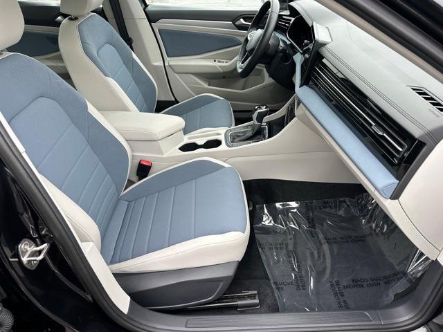 Photo of 2025 Deep Black Pearl Effect Volkswagen Jetta