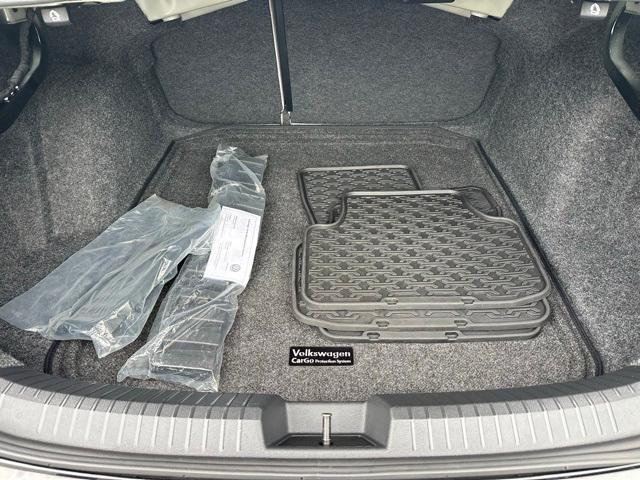 Photo of 2025 Deep Black Pearl Effect Volkswagen Jetta
