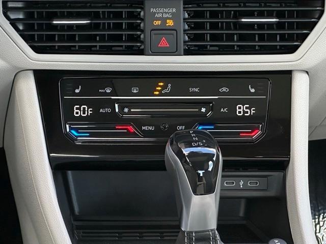 Photo of 2025 Deep Black Pearl Effect Volkswagen Jetta