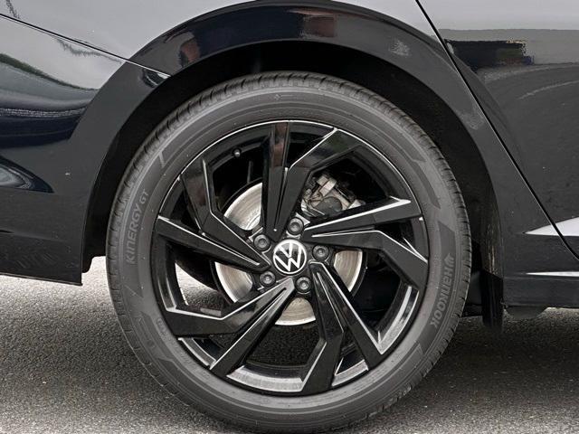 Photo of 2025 Deep Black Pearl Effect Volkswagen Jetta