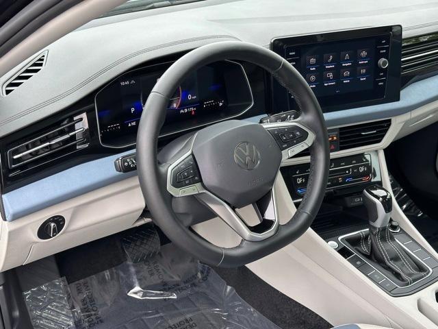 Photo of 2025 Deep Black Pearl Effect Volkswagen Jetta