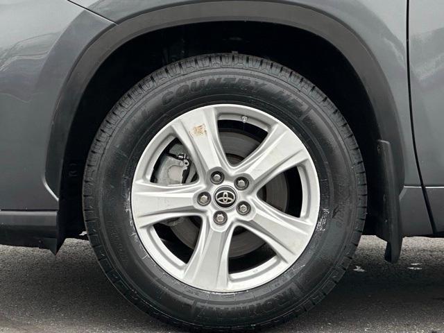 Photo of 2023 Magnetic Gray Metallic Toyota Highlander