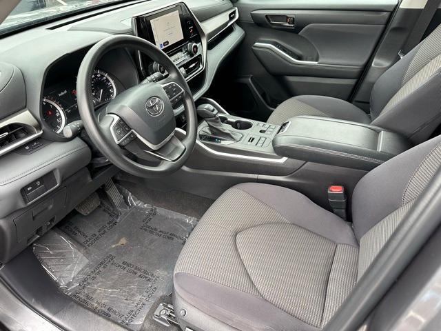 Photo of 2023 Magnetic Gray Metallic Toyota Highlander