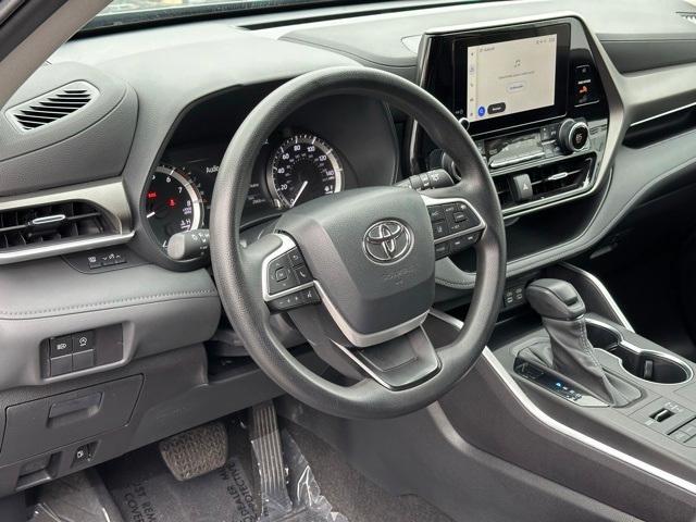 Photo of 2023 Magnetic Gray Metallic Toyota Highlander