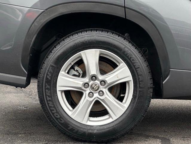 Photo of 2023 Magnetic Gray Metallic Toyota Highlander