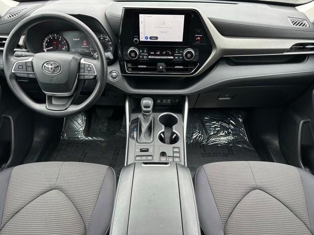 Photo of 2023 Magnetic Gray Metallic Toyota Highlander