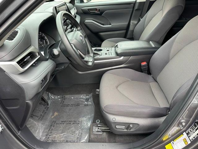 Photo of 2023 Magnetic Gray Metallic Toyota Highlander