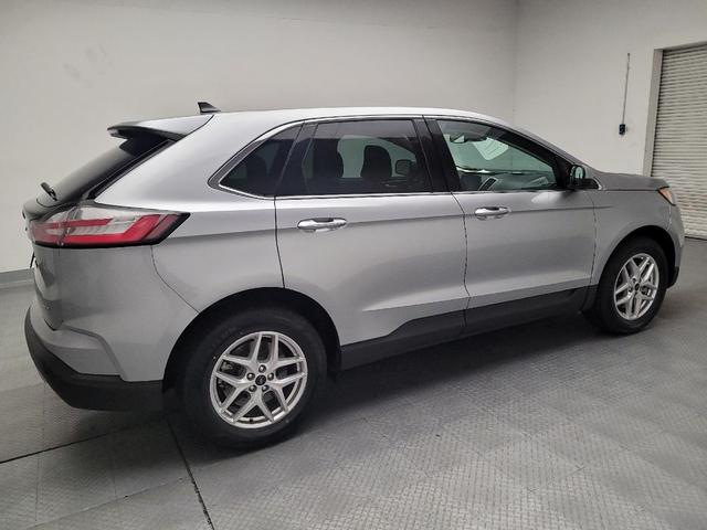 Photo of 2023 Iconic Silver Metallic Ford Edge