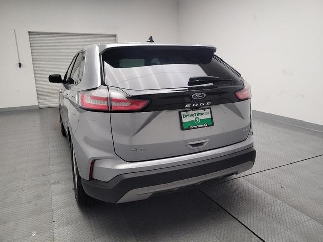 Photo of 2023 Iconic Silver Metallic Ford Edge