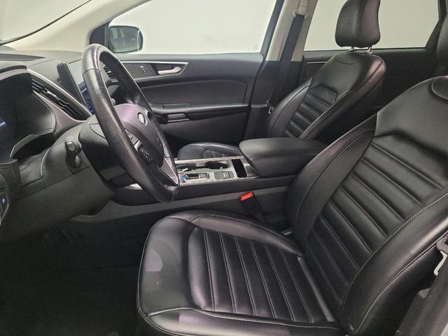 Photo of 2023 Iconic Silver Metallic Ford Edge