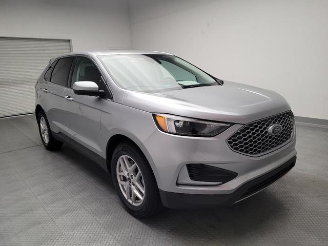 Photo of 2023 Iconic Silver Metallic Ford Edge