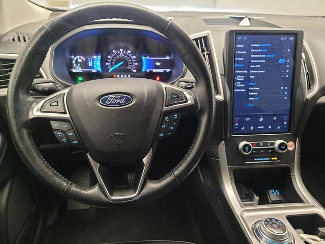 Photo of 2023 Iconic Silver Metallic Ford Edge