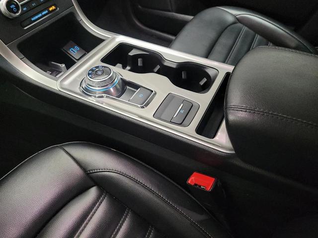 Photo of 2023 Iconic Silver Metallic Ford Edge