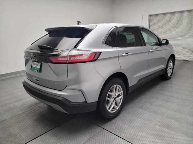 Photo of 2023 Iconic Silver Metallic Ford Edge
