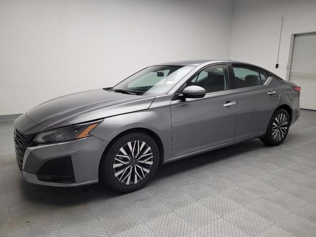 Photo of 2023 Gun Metallic Nissan Altima