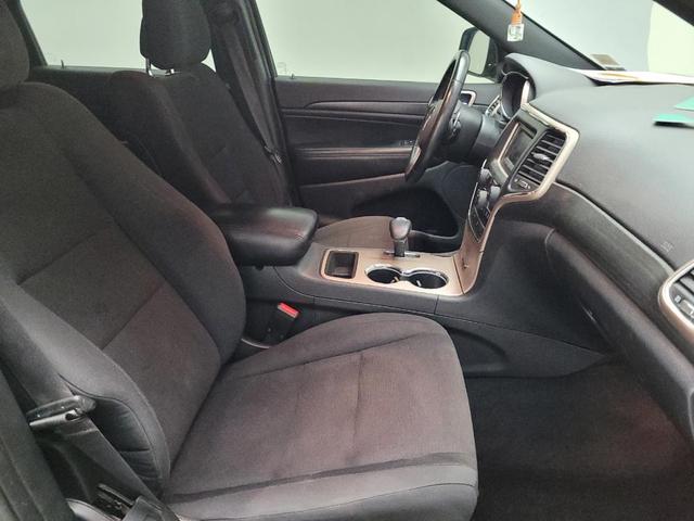 Photo of 2015 Brilliant Black Crystal Pearlcoat Jeep Grand Cherokee
