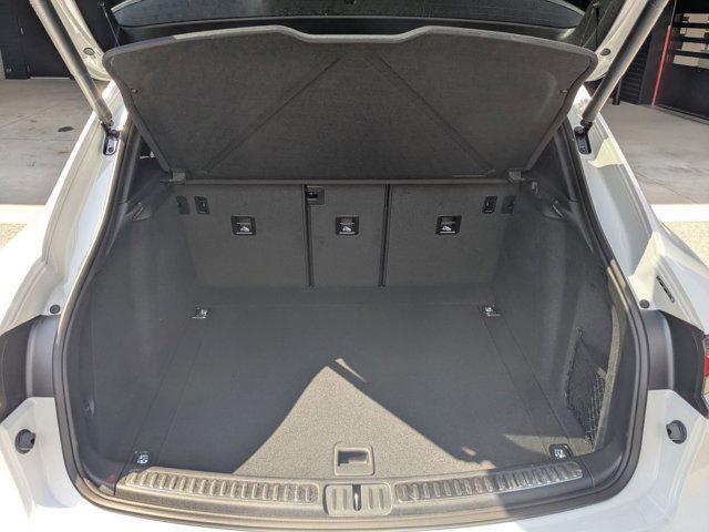 Photo of 2025 White Porsche Macan