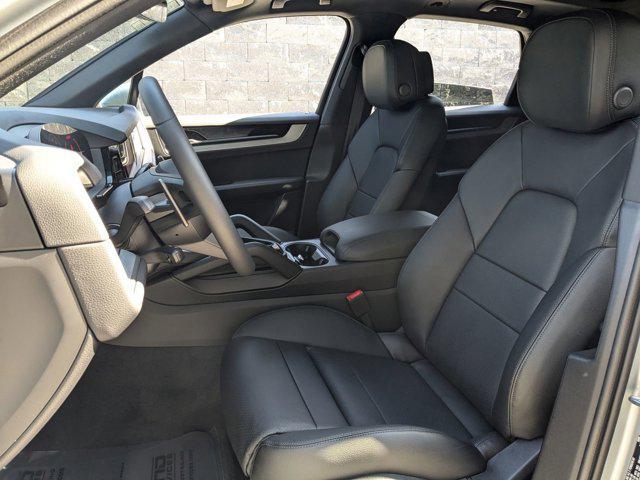 Photo of 2025 Dolomite Silver Metallic Porsche Cayenne