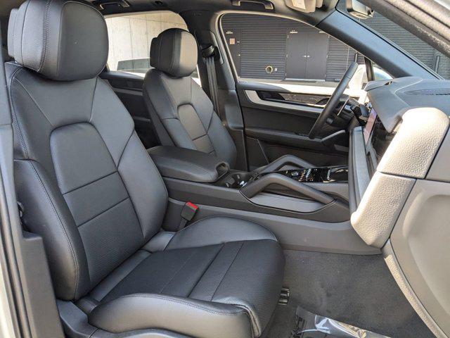 Photo of 2025 Dolomite Silver Metallic Porsche Cayenne