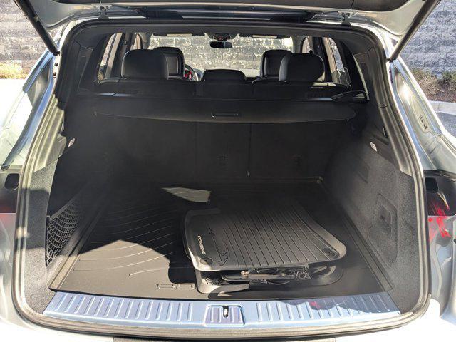 Photo of 2025 Dolomite Silver Metallic Porsche Cayenne