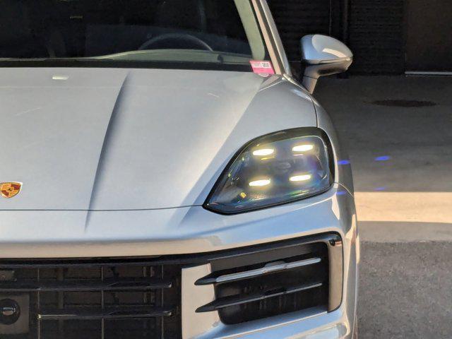 Photo of 2025 Dolomite Silver Metallic Porsche Cayenne