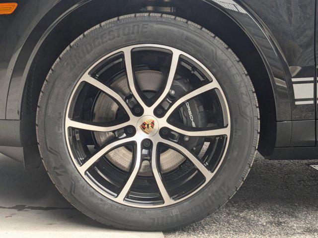 Photo of 2025 Chromite Black Metallic Porsche Cayenne