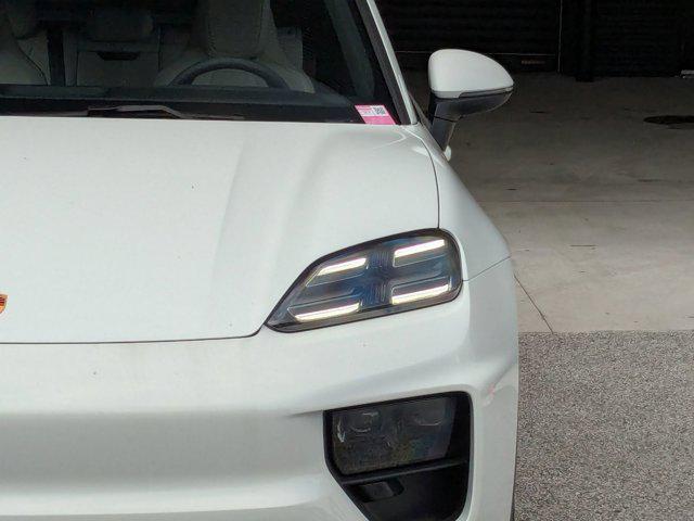 Photo of 2025 White Porsche Macan