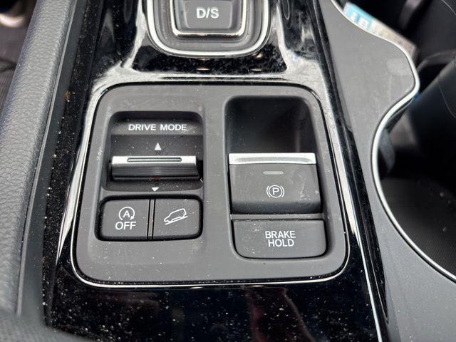 Photo of 2025 Platinum White Pearl Honda Pilot