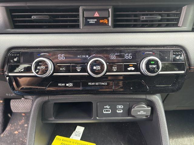 Photo of 2025 Platinum White Pearl Honda Pilot