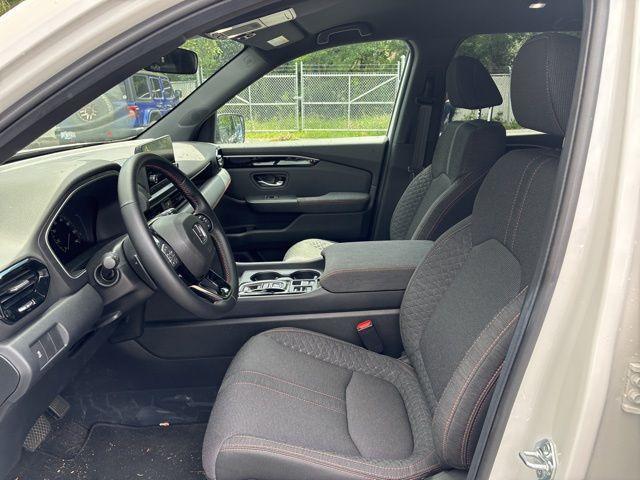 Photo of 2025 Platinum White Pearl Honda Pilot
