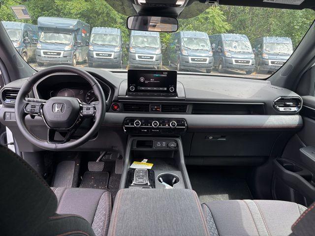 Photo of 2025 Platinum White Pearl Honda Pilot