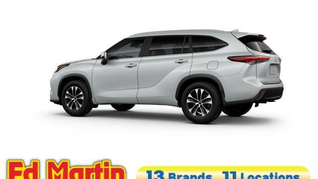 Photo of 2025 Wind Chill Pearl Toyota Highlander