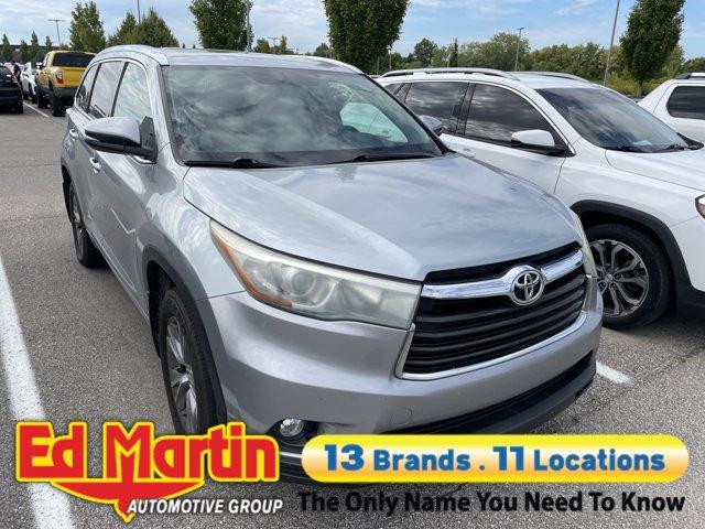Photo of 2015 Silver Sky Metallic Toyota Highlander
