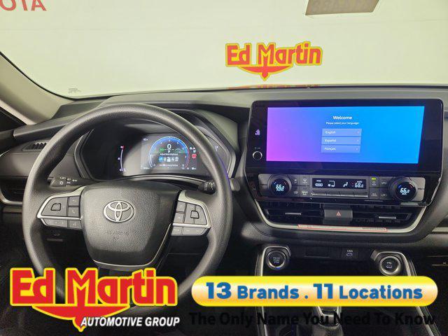 Photo of 2025 Celestial Silver Metallic Toyota Highlander