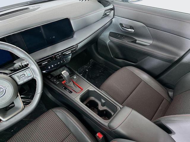 Photo of 2025 2t Gun Red Roof Nissan Kicks