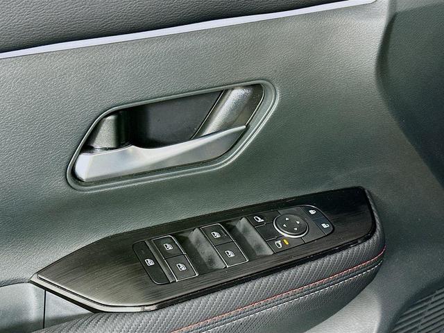 Photo of 2025 2t Gun Red Roof Nissan Kicks
