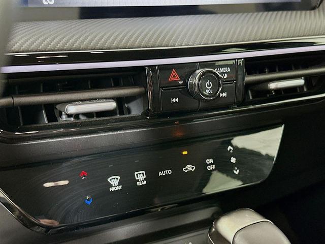 Photo of 2025 2t Gun Red Roof Nissan Kicks