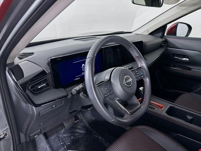 Photo of 2025 2t Gun Red Roof Nissan Kicks